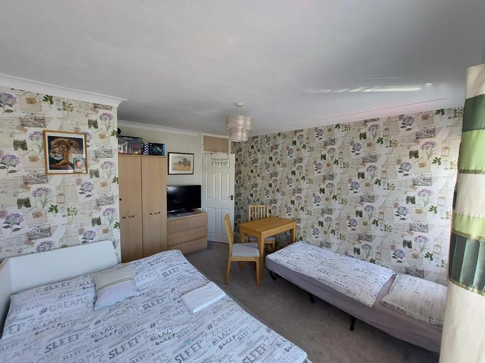 Home Accommodation Southampton Exterior foto