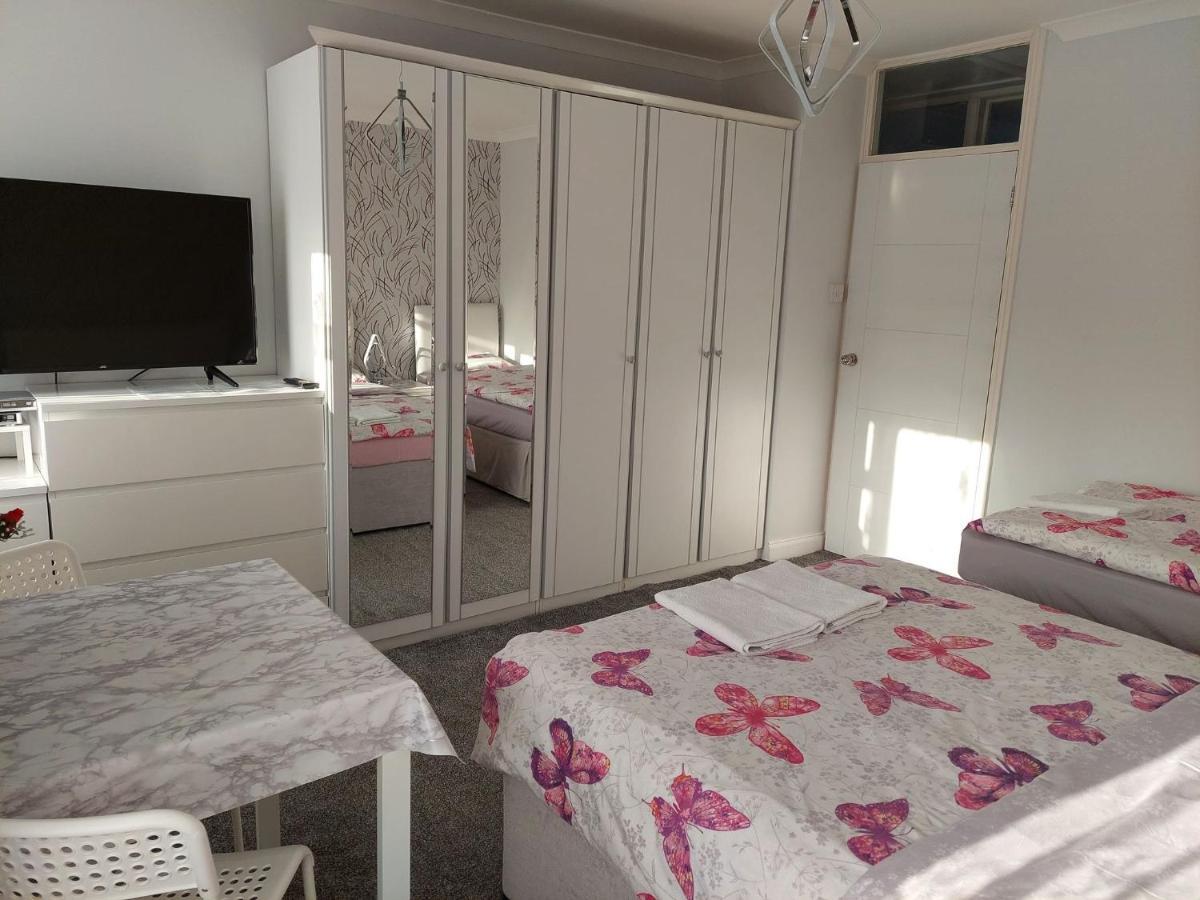 Home Accommodation Southampton Exterior foto